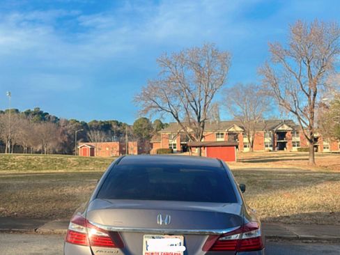 Used 2017 Honda Accord LX image 6