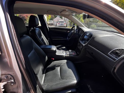 Used 2015 Chrysler 300 Limited RWD image 8