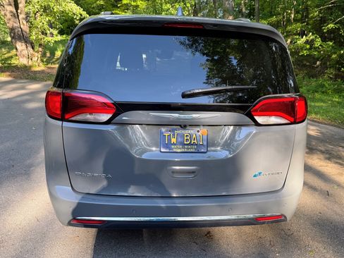 Used 2020 Chrysler Pacifica Limited w/ Advanced Safetytec Group FWD image 5