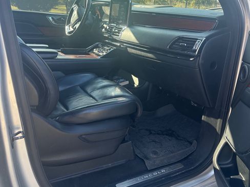 Used 2019 Lincoln Navigator L Select image 11