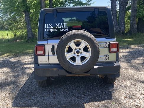 Used 2021 Jeep Wrangler Unlimited Sport AWD/4WD image 8