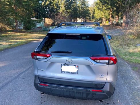Used 2022 Toyota RAV4 XLE image 2