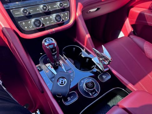 Used 2021 Bentley Bentayga image 28