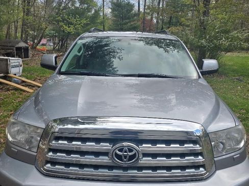 Used 2013 Toyota Sequoia SR5 AWD/4WD image 2