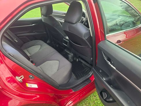 Used 2019 Toyota Camry LE image 6