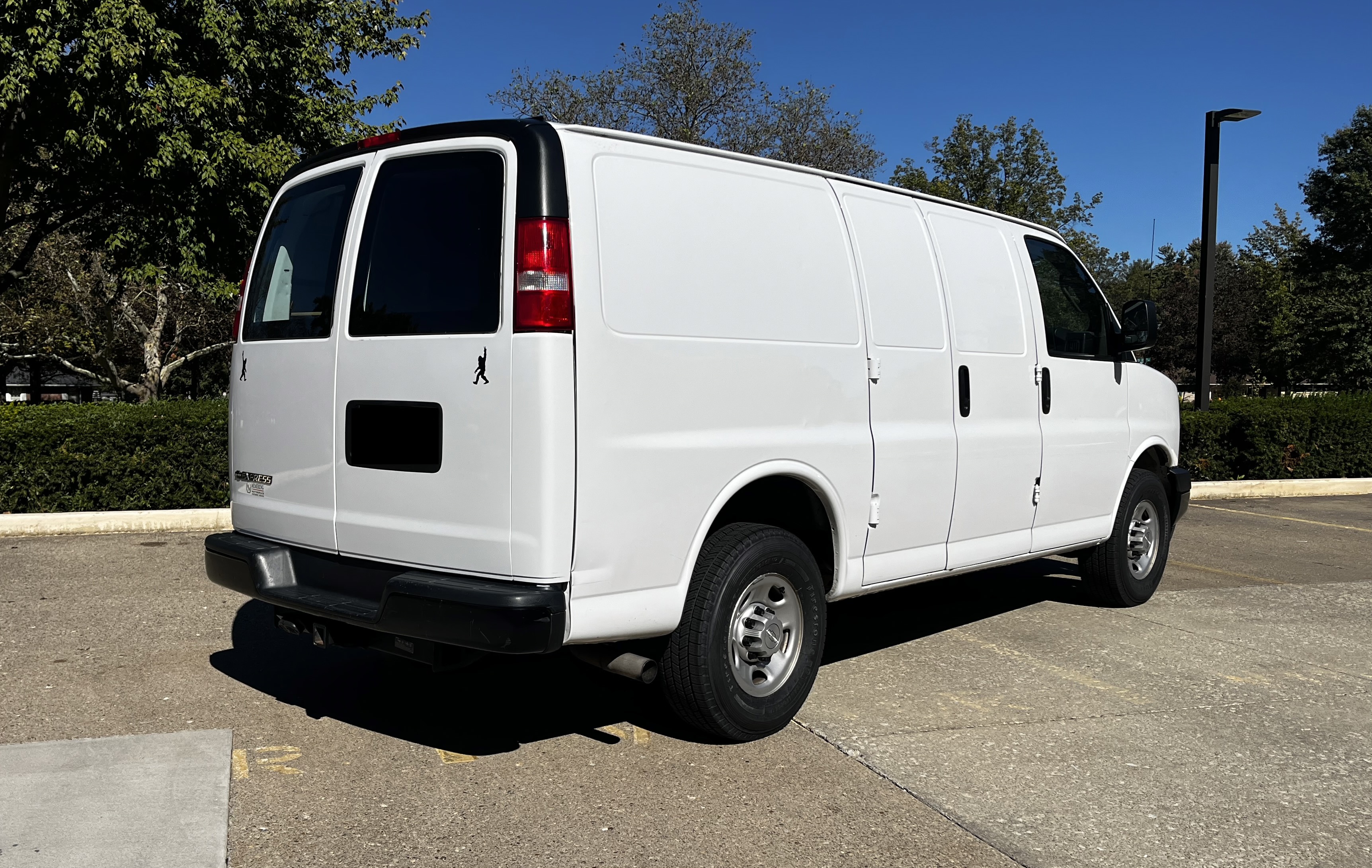 Used 2019 Chevrolet Express 2500 w/ Driver Convenience Package RWD image 4