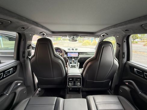 Used 2019 Porsche Cayenne Turbo AWD/4WD image 25