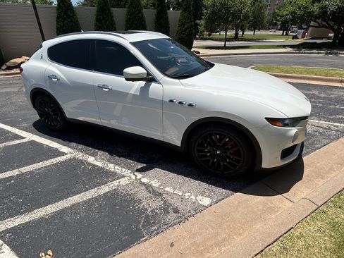 Used 2018 Maserati Levante S image 9