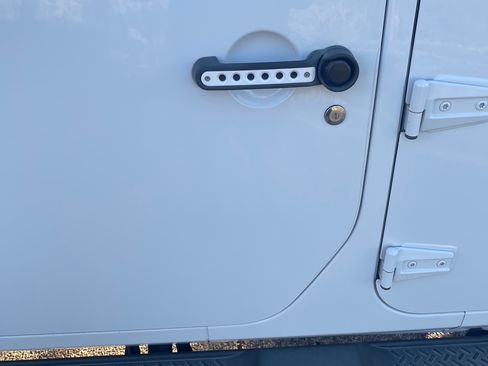 Used 2015 Jeep Wrangler Unlimited Sport image 9