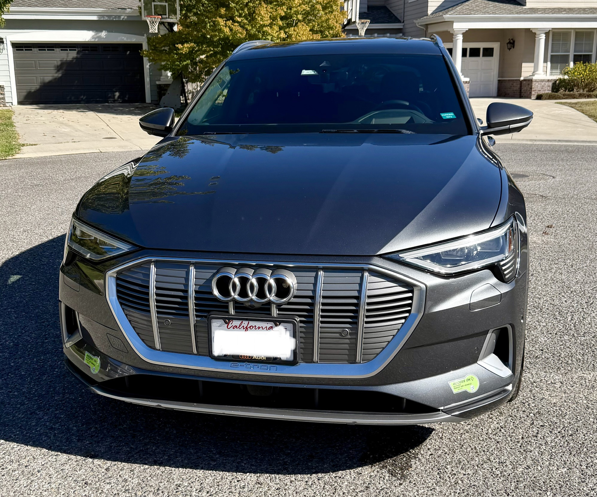 Used 2019 Audi e-tron Prestige w/ Prestige Package AWD/4WD image 2