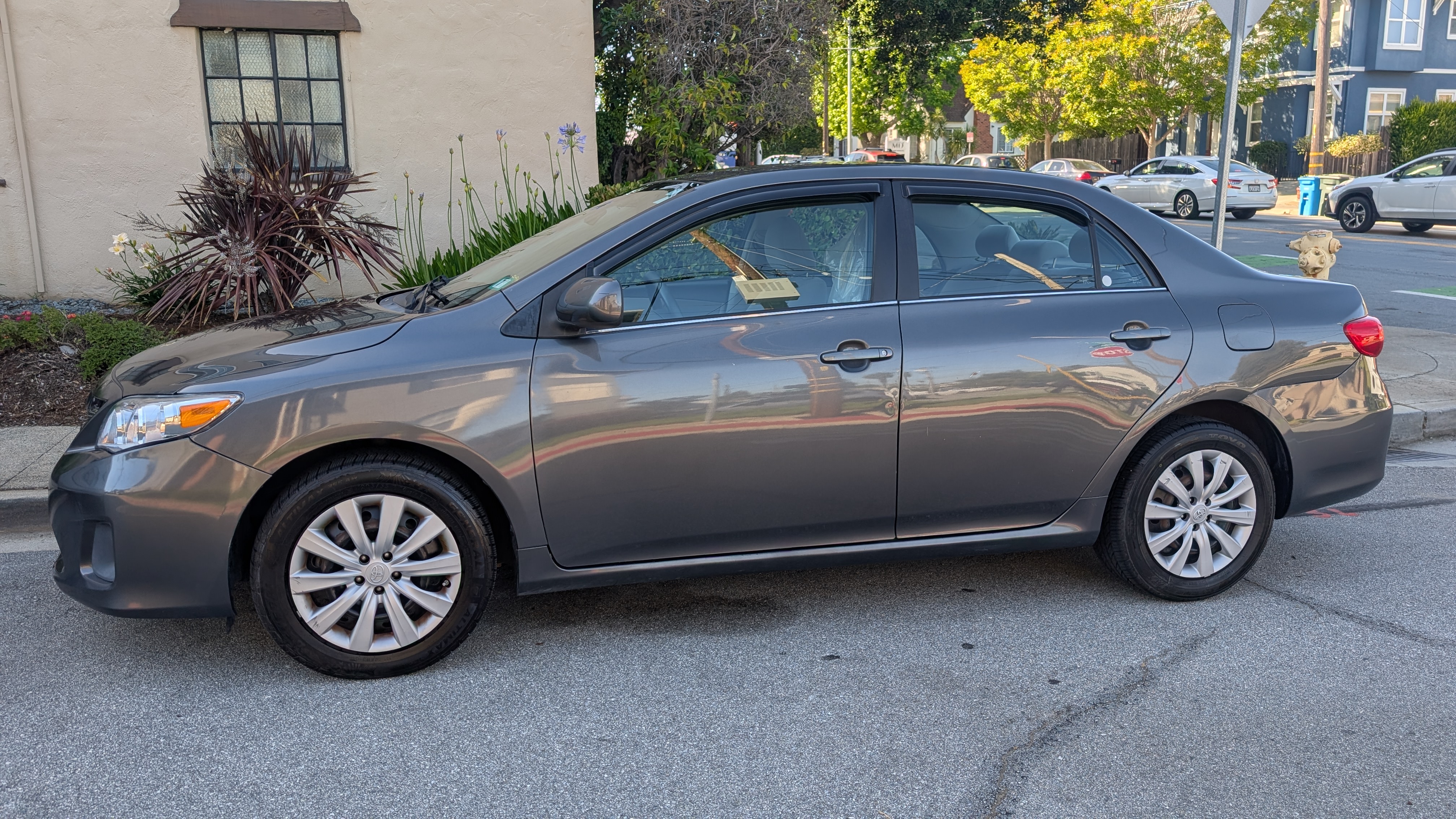 Used 2013 Toyota Corolla LE FWD image 2