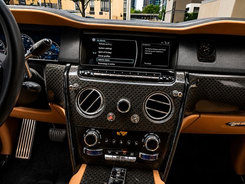 Used 2021 Rolls-Royce Cullinan Black Badge AWD/4WD image 21