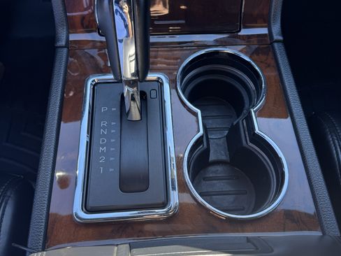 Used 2017 Lincoln Navigator L Select image 13