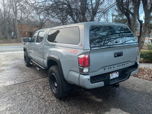 Used 2020 Toyota Tacoma TRD Off-Road w/ Technology Package image 8