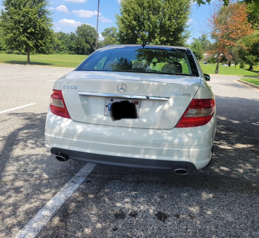 Used 2011 Mercedes-Benz C 300 4MATIC Sedan image 2