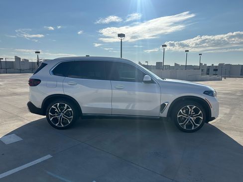 Used 2024 BMW X5 sDrive40i w/ Premium Package image 8