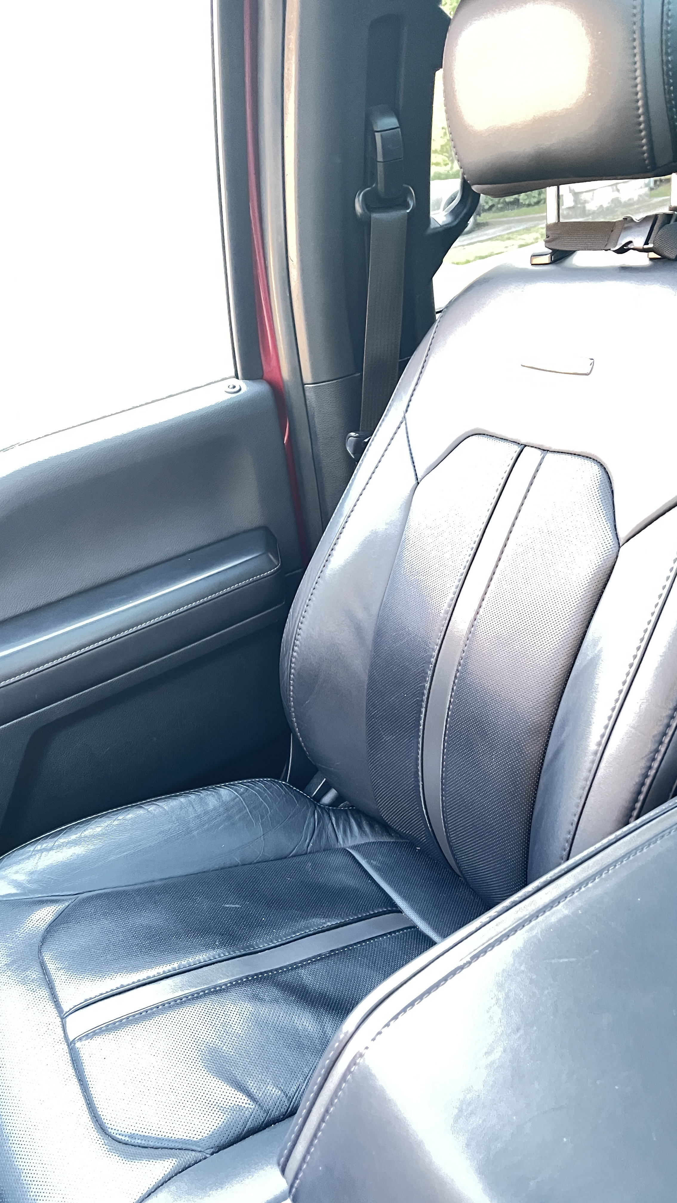 Used 2015 Ford F150 Platinum w/ Equipment Group 701A Luxury AWD/4WD image 9