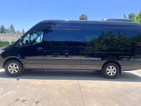 Used 2019 Mercedes-Benz Sprinter 2500 image 6