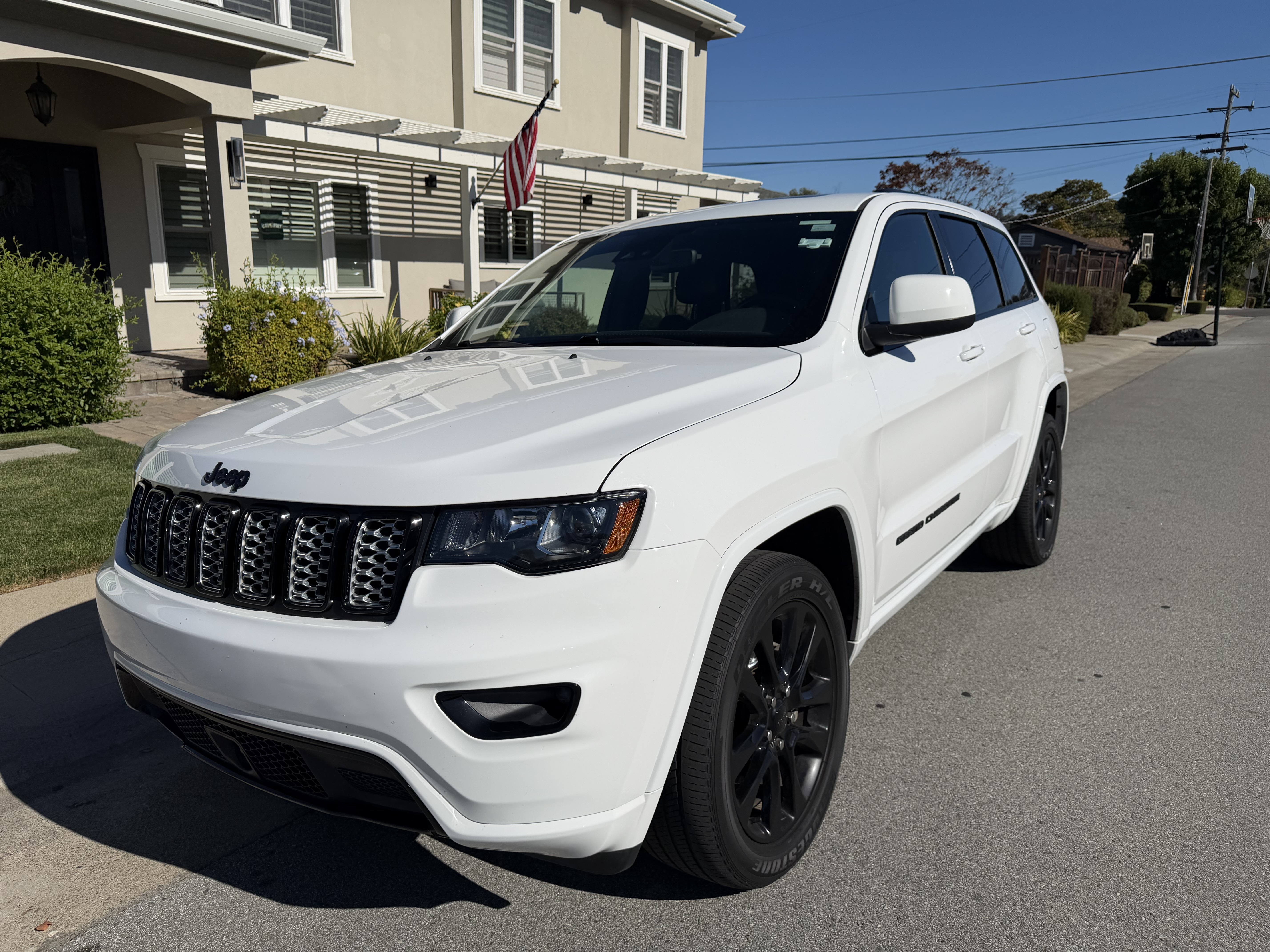 Used 2020 Jeep Grand Cherokee Altitude AWD/4WD image 5