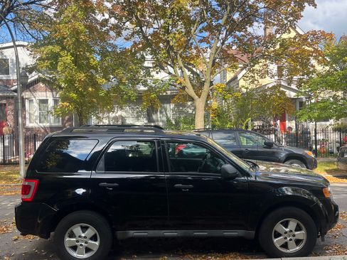 Used 2010 Ford Escape XLT image 5