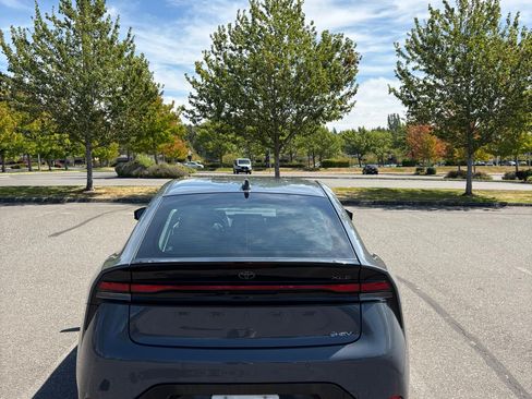 Used 2024 Toyota Prius XLE AWD/4WD image 6