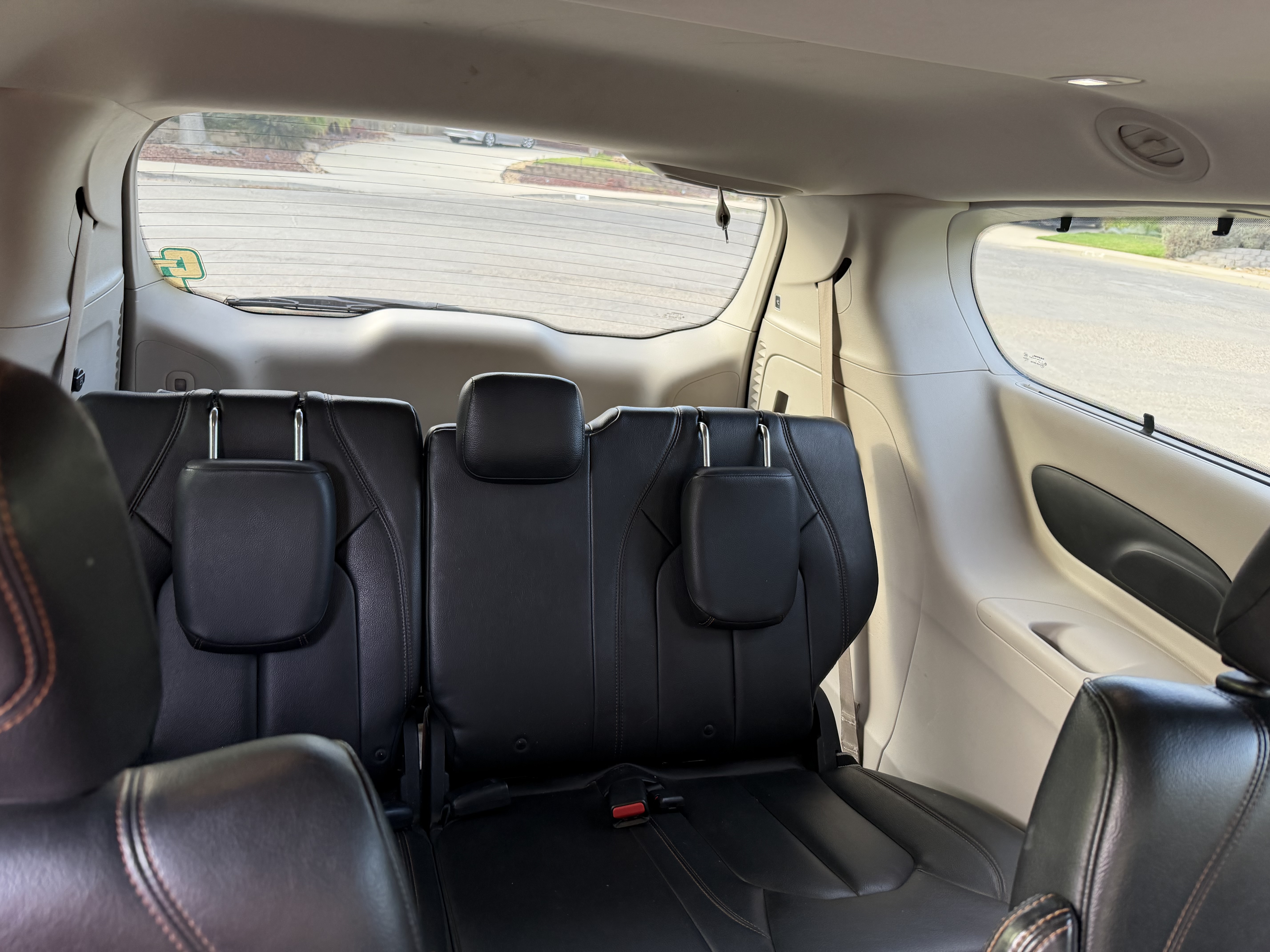 Used 2017 Chrysler Pacifica Touring-L FWD image 6