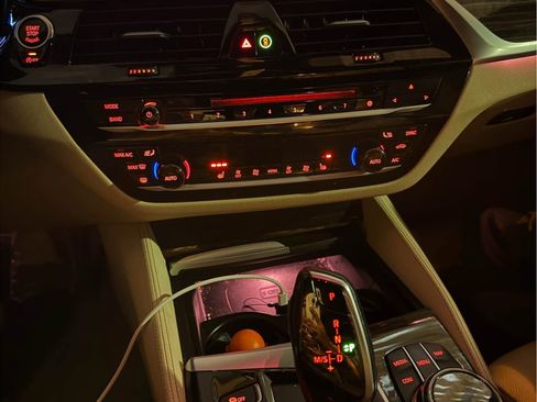 Used 2018 BMW M550i xDrive image 9