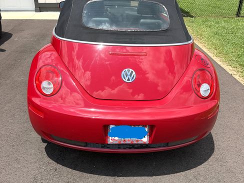 Used 2010 Volkswagen Beetle Convertible FWD image 8