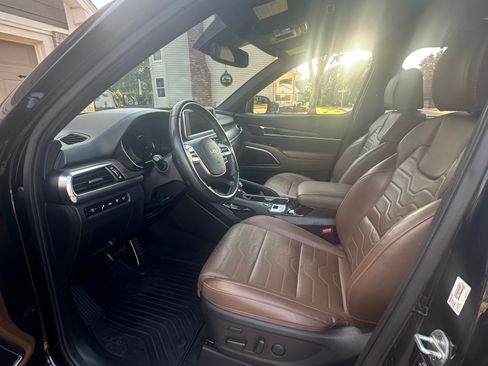 Used 2022 Kia Telluride SX w/ SX Prestige Package AWD/4WD image 9