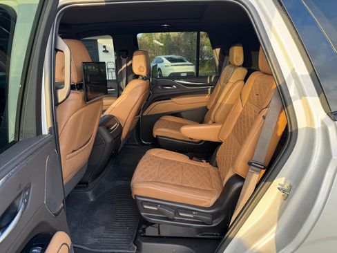 Used 2022 Cadillac Escalade Sport image 14