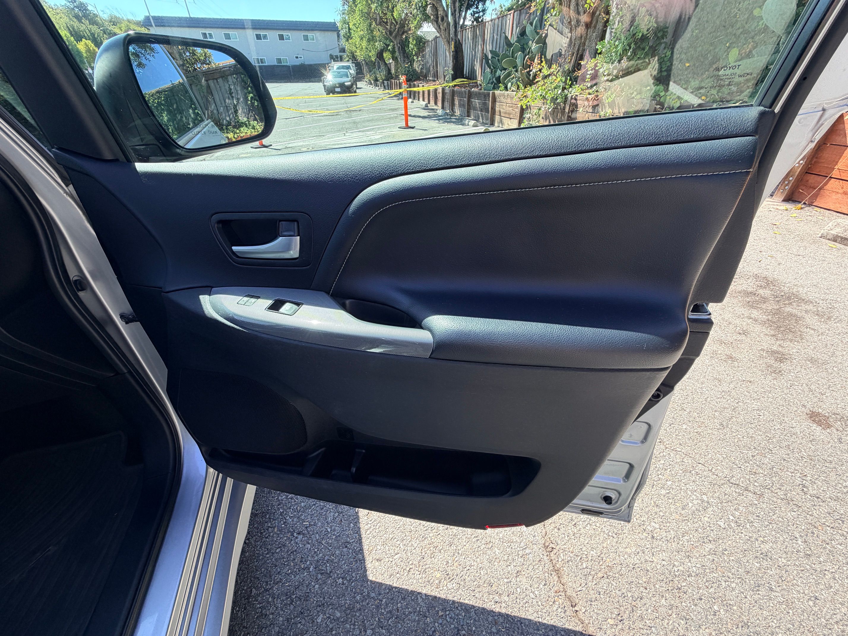 Used 2015 Toyota Sienna SE Premium FWD image 21