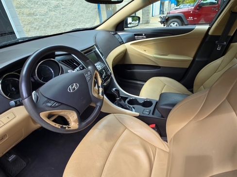 Used 2011 Hyundai Sonata Limited w/ Navigation Pkg 5 image 9