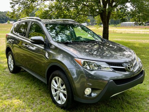 Used 2014 Toyota RAV4 Limited FWD image 1