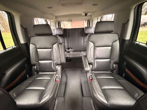 Used 2018 Chevrolet Suburban Premier image 10