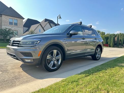 Used 2018 Volkswagen Tiguan SEL Premium image 1