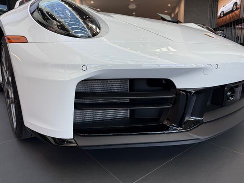 Used 2025 Porsche 911 Carrera image 13