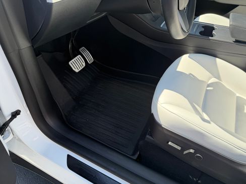 Used 2022 Tesla Model Y Performance image 24