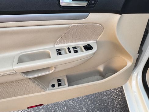 Used 2010 Volkswagen Jetta SE image 13