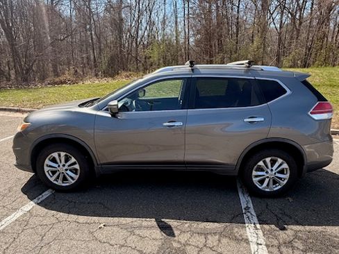 Used 2015 Nissan Rogue SV image 4