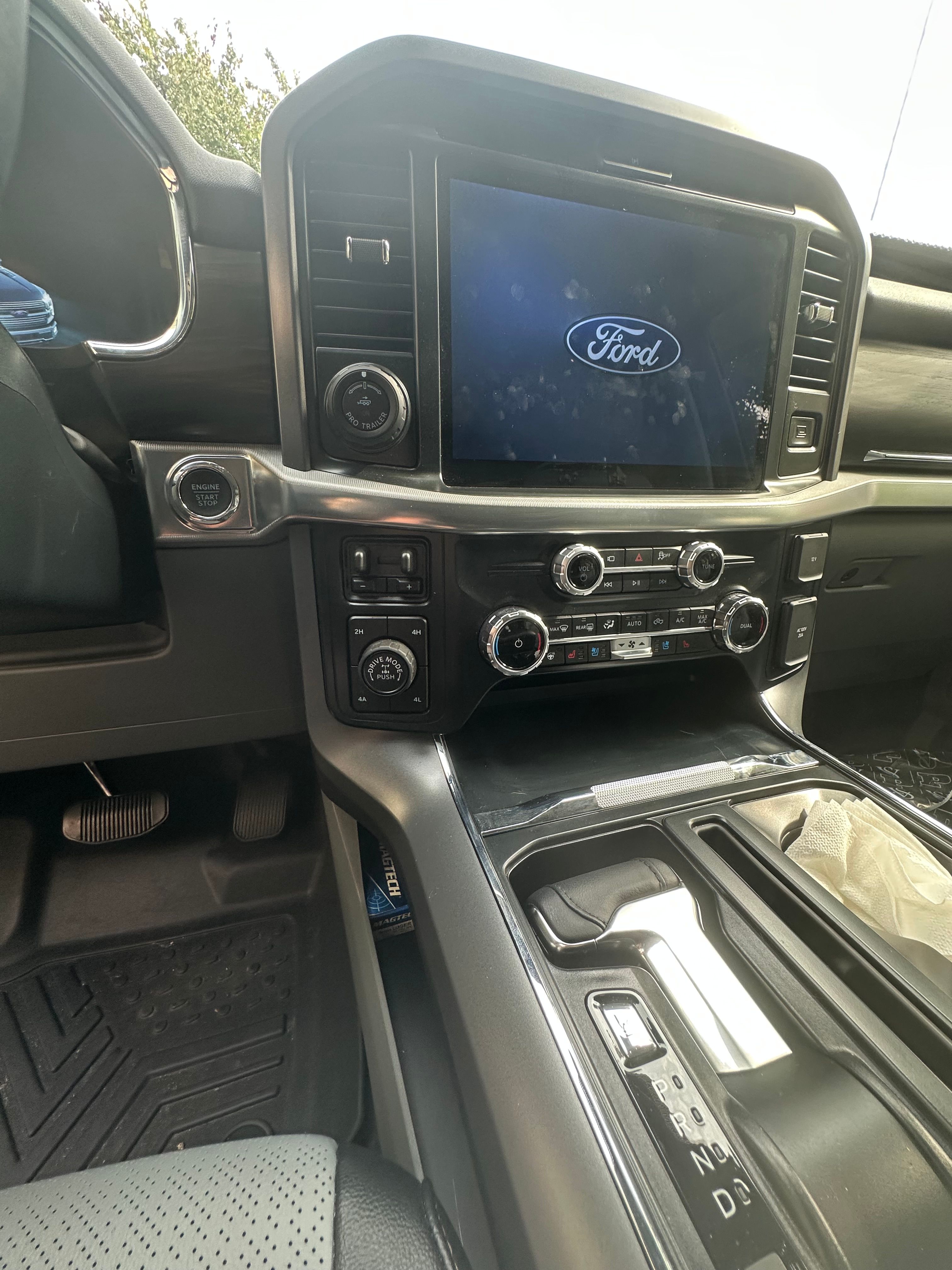 Used 2025 Ford F150 Lariat w/ Equipment Group 501A Mid AWD/4WD image 5