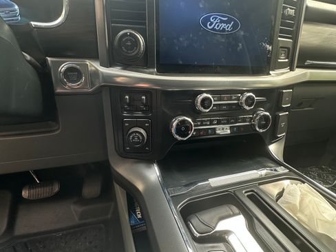 Used 2025 Ford F150 Lariat w/ Equipment Group 501A Mid AWD/4WD image 5