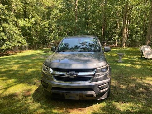 Used 2019 Chevrolet Colorado W/T w/ WT Convenience Package RWD image 4