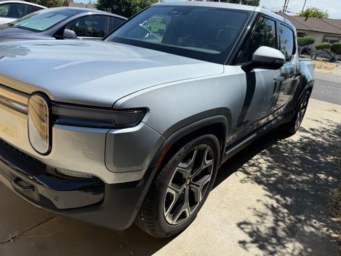 Used 2026 Rivian R1T Adventure AWD/4WD image 4