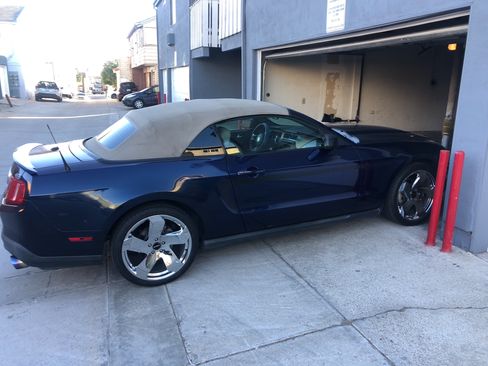 Used 2012 Ford Mustang Premium image 7