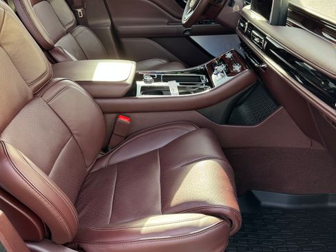 Used 2023 Lincoln Aviator Black Label w/ Dynamic Handling Package image 11