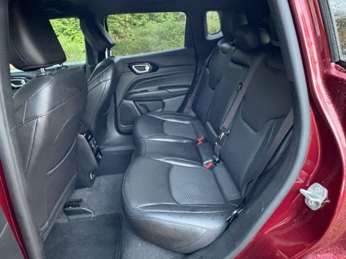 Used 2022 Jeep Compass Latitude image 10