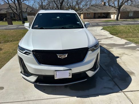 Used 2023 Cadillac XT6 Sport w/ Technology Package image 2