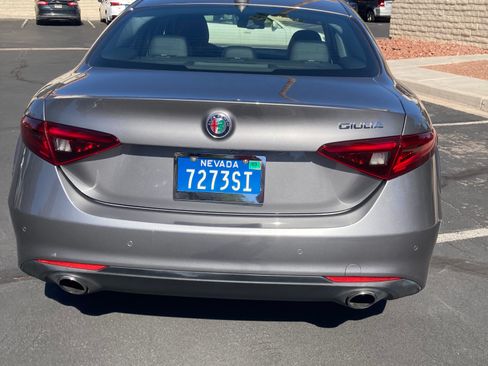 Used 2019 Alfa Romeo Giulia RWD image 9
