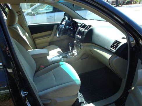 Used 2012 Toyota Highlander Limited w/ Tech Pkg image 12