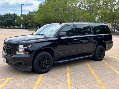 Used 2017 Chevrolet Suburban LT RWD image 8